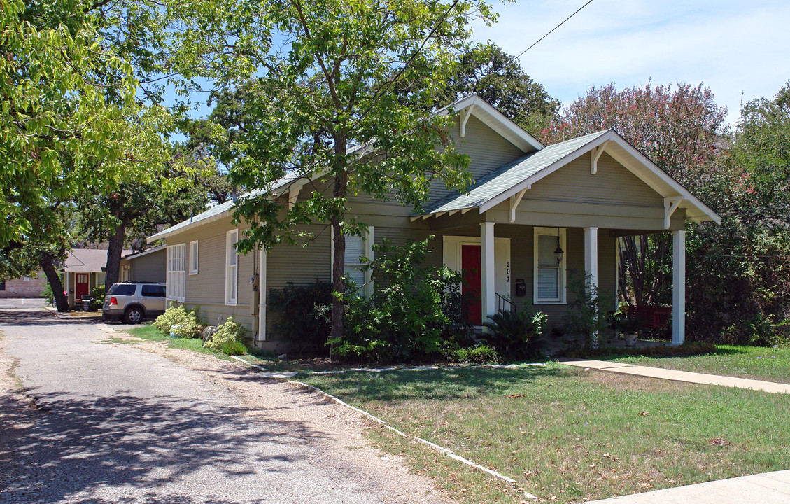 207 W 39th St in Austin, TX - Building Photo