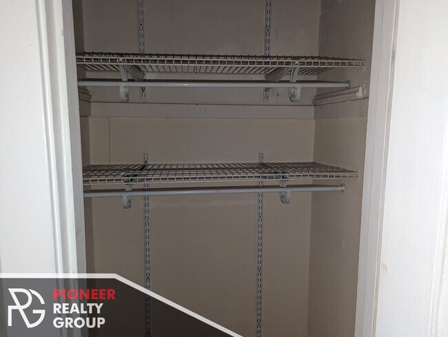 723 W Barry Ave, Unit A3 in Chicago, IL - Building Photo - Building Photo