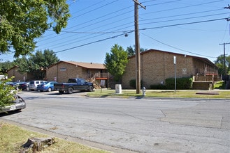 University Place in Denton, TX - Building Photo - Building Photo