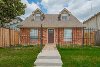 8621 Rustling Leaves Dr in Houston, TX - Building Photo - Building Photo