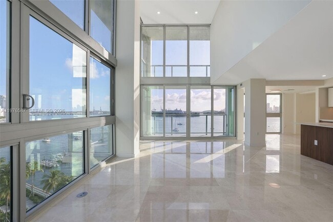 1500 Bay Rd in Miami Beach, FL - Building Photo - Building Photo