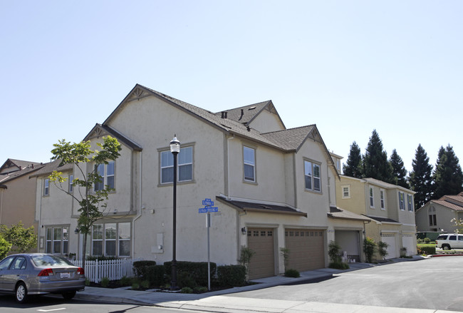 Sheveland Ranch Townhomes in Napa, CA - Building Photo - Building Photo