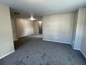 10934 NE Weidler St in Portland, OR - Foto de edificio - Building Photo