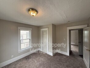 915 Neland Ave SE in Grand Rapids, MI - Building Photo - Building Photo