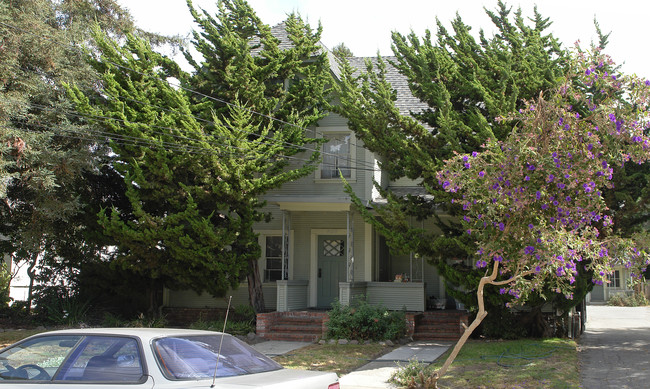 4022-4028 Canon Ave in Oakland, CA - Foto de edificio - Building Photo