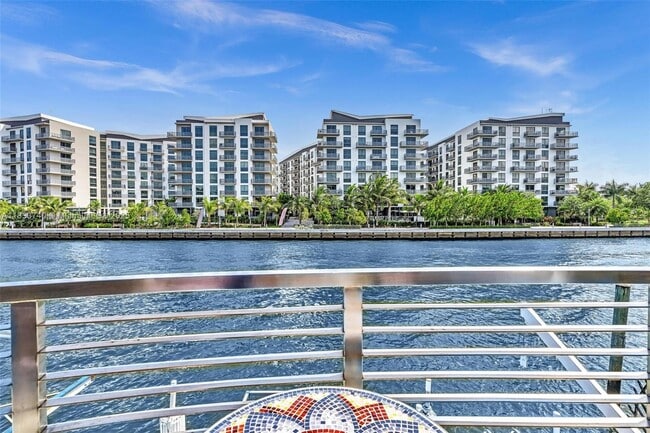 property at 1044 NW N River Dr