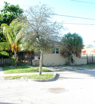 424 NE 64th St in Miami, FL - Building Photo