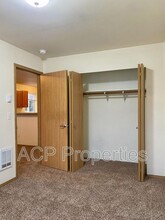 2759 McLeod Rd in Bellingham, WA - Foto de edificio - Building Photo