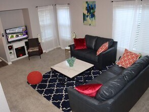 19038 E Carmel Dr in Aurora, CO - Building Photo - Building Photo