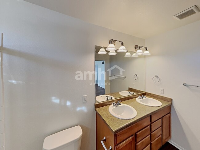 16192 E 53rd Pl in Denver, CO - Building Photo - Building Photo