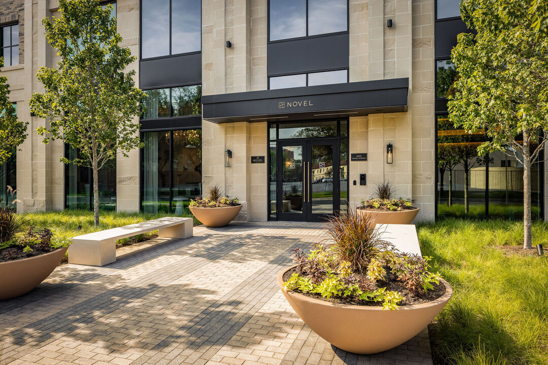 Novel Turtle Creek in Dallas, TX - Foto de edificio