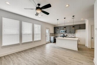 5160 N A.W. Grimes Blvd in Round Rock, TX - Building Photo - Building Photo