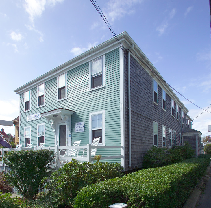 162 Commercial St in Provincetown, MA - Building Photo