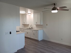 12250 17th St in Yucaipa, CA - Foto de edificio - Building Photo