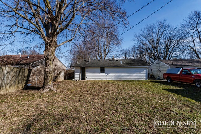 1609 S Oakdale Dr in Yorktown, IN - Building Photo - Building Photo