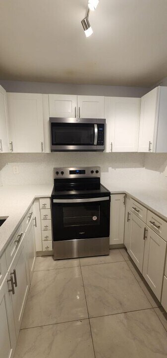 394 N Laurel Dr in Margate, FL - Foto de edificio