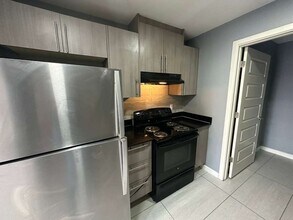 1421 W Harrison Ave in Alton, TX - Foto de edificio - Building Photo