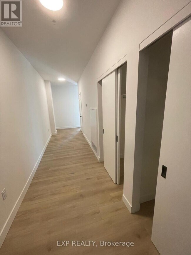 1600 James Naismith Dr in Ottawa, ON - Building Photo - Building Photo