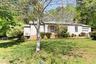 225 Holcomb Dr in Athens, GA - Building Photo
