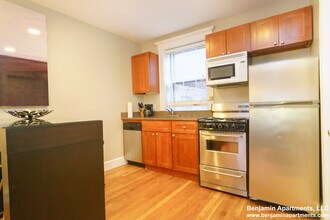 16 Cedar Ln Way, Unit 2 in Boston, MA - Foto de edificio - Building Photo