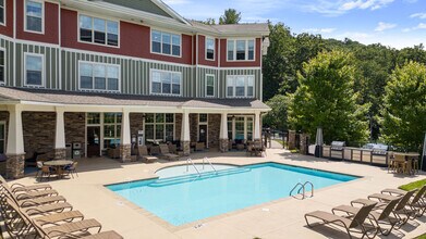 Retreat At Hunt Hill in Asheville, NC - Foto de edificio - Building Photo