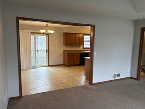 720 Northpoint Ave in Liberty, MO - Foto de edificio - Building Photo