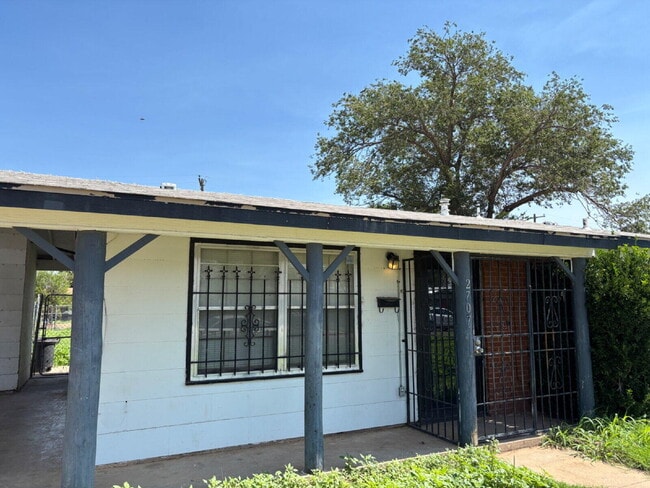 property at 2707 E 9th St