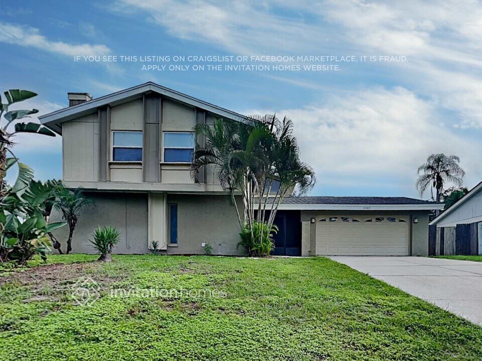 3943 Orchard Hill Cir in Palm Harbor, FL - Foto de edificio