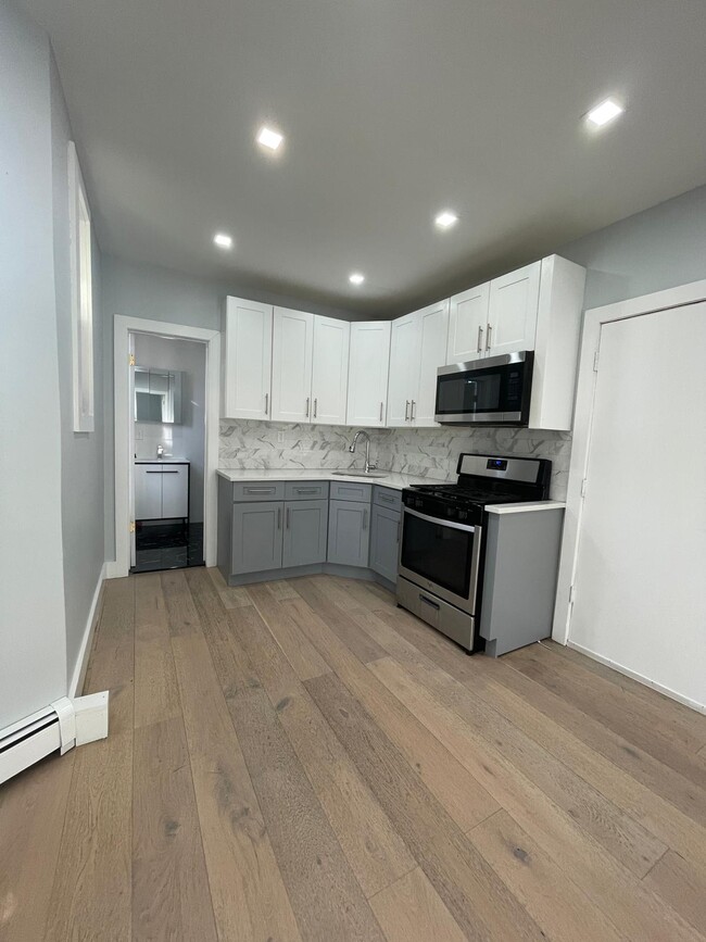 328 Avenue E, Unit 3