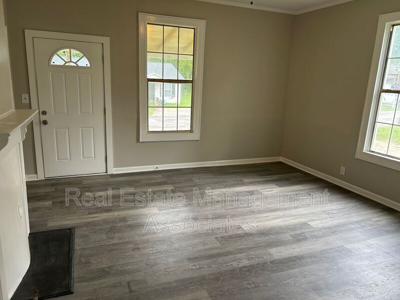 314 W Cherry St in Griffin, GA - Building Photo