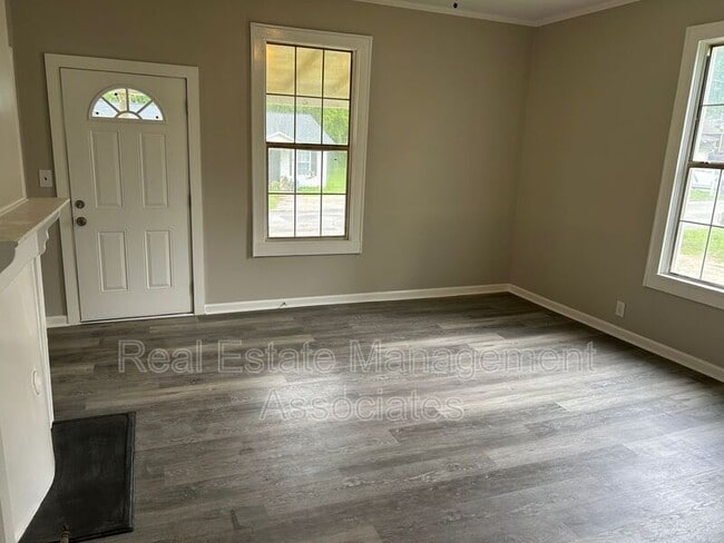 property at 314 W Cherry St
