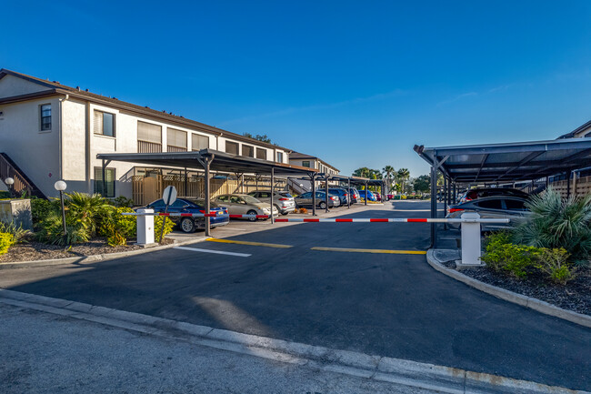 Country Village Condominium in Bradenton, FL - Foto de edificio - Building Photo