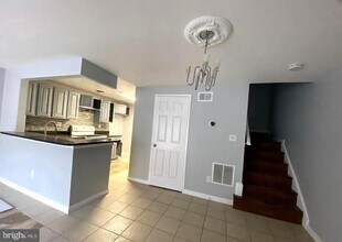 8829 Welbeck Way in Gaithersburg, MD - Foto de edificio - Building Photo