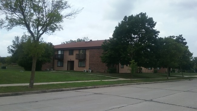 Forest Towers Metro, Sec. 8/Elderly/Disabled in Milwaukee, WI - Building Photo - Building Photo