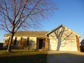 1046 Mosswood Cir in Franklin, IN - Building Photo