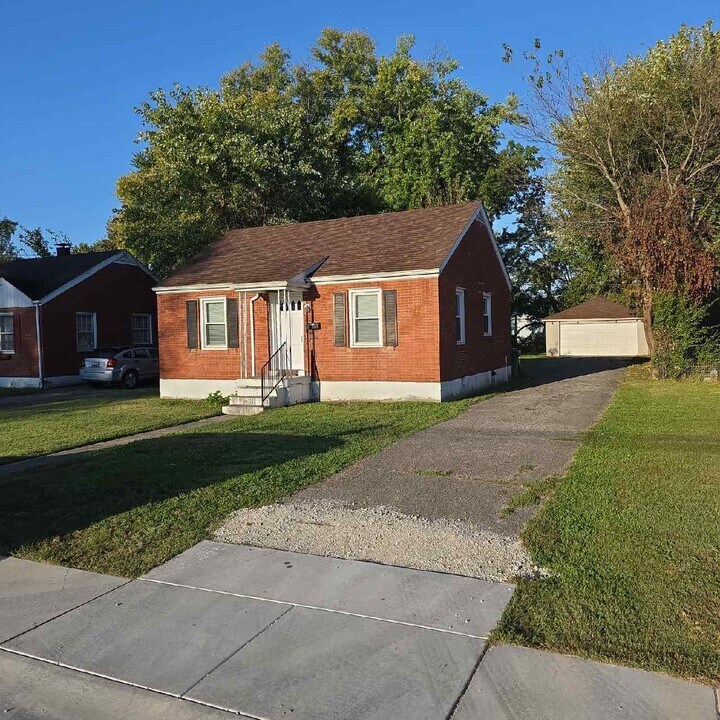 1021 W Indian Trail in Louisville, KY - Building Photo