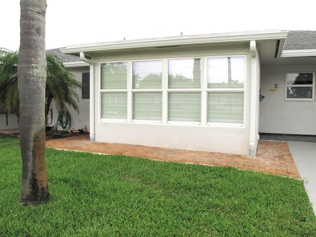 1160 Circle Dr in Delray Beach, FL - Foto de edificio - Building Photo