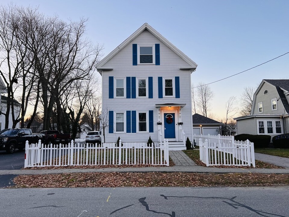 44 School St in Middleboro, MA - Building Photo