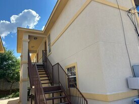 2903 S Martin Ave in Laredo, TX - Building Photo