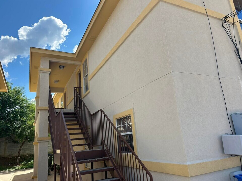 2903 S Martin Ave in Laredo, TX - Building Photo