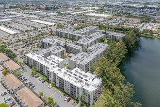 Samari Lake in Miami Lakes, FL - Building Photo - Building Photo