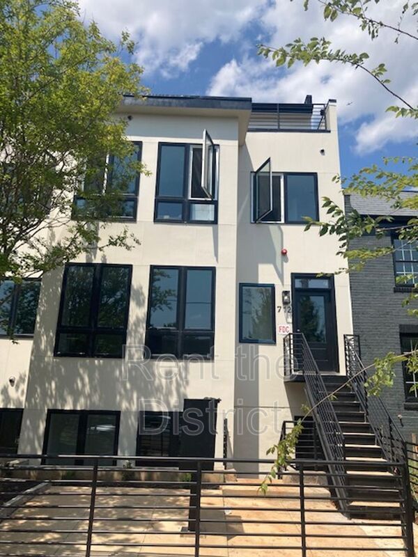 property at 712 Kearny St