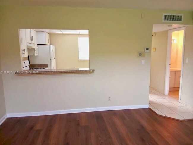 18051 NW 68th Ave in Hialeah, FL - Building Photo - Building Photo