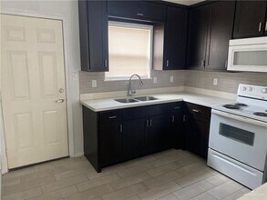 16 Valeria St in Edinburg, TX - Building Photo - Building Photo