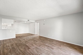 Sundancer Apartments in Tolleson, AZ - Building Photo - Building Photo