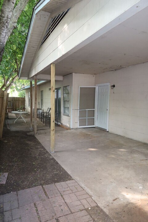 6201 Chesterfield Ave in Austin, TX - Building Photo