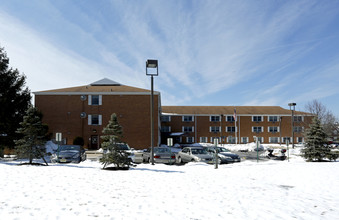 Allaire Crossing in Wall, NJ - Foto de edificio - Building Photo