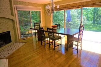 18 Pequot Rd in Wayland, MA - Building Photo - Building Photo