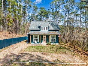 201 Sunny Hill Dr in Coldspring, TX - Building Photo - Building Photo