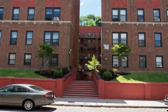 58 Ettrick Ter in Rutherford, NJ - Building Photo - Building Photo